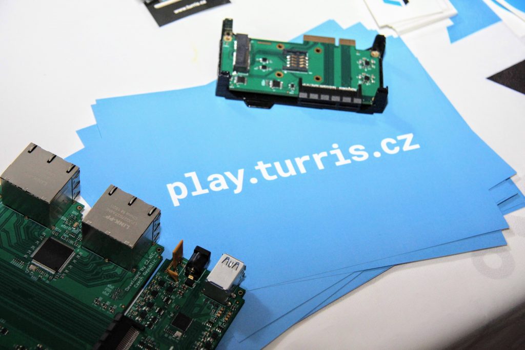 play.turris.cz